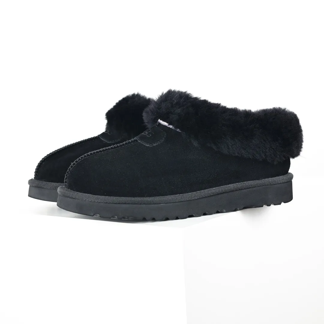 Pick up locally 💰520 Core recommendation with good price It is a very suitable choice for home use. In recent years, uug has launched a series of styles, which are partially geared towards the preferences of young consumers and have also moved to the forefront of fashion trends. Shoe body material: water-repellent coated suede upper, 17 mm UGGPURE™ implantable wool insole, lightweight non-slip and comfortable rubber outsole, with brand LOGO and trademark, with full packaging Size: 35 36 37 38 39 40